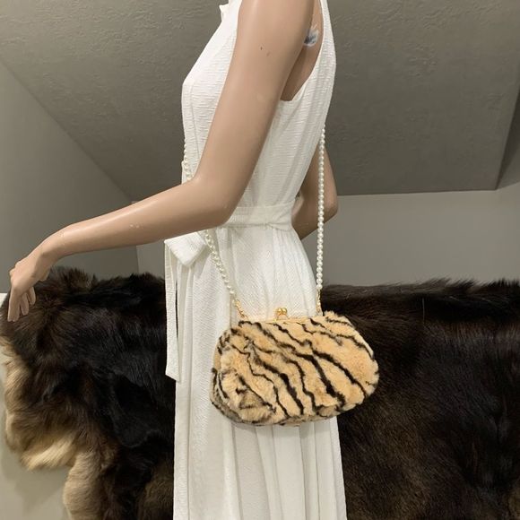 NWT Handmade Real Rex Rabbit Fur Kisslock Wristlet/Crossbody & 2 Strap Styles - Picture 7 of 14